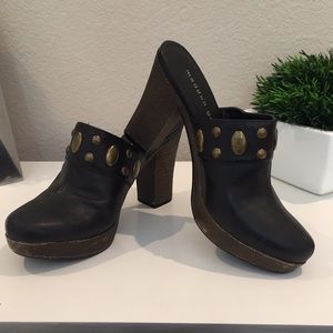 Madden Girl clogs sz 6.5